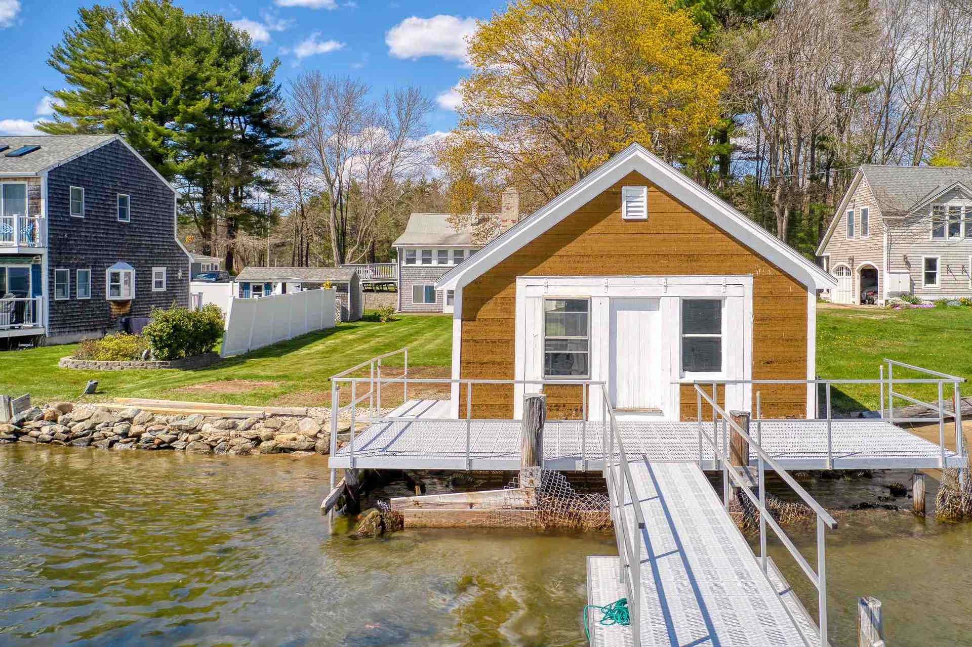 Sold 13 Boston Harbor Road, Dover, NH 03820 2 Beds / 2 3/4 Baths