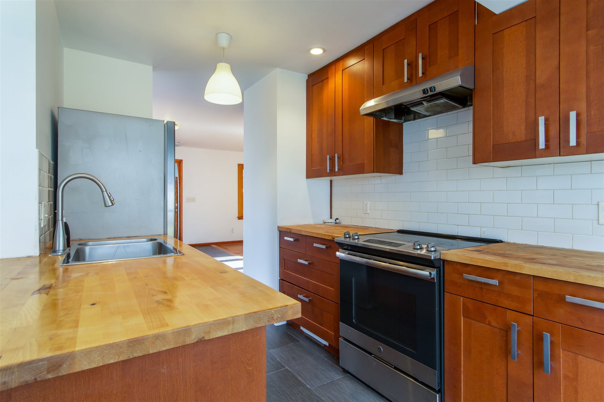 Sold 16 Bittersweet Lane, Burlington, VT 05401 3 Beds / 2 Full Baths