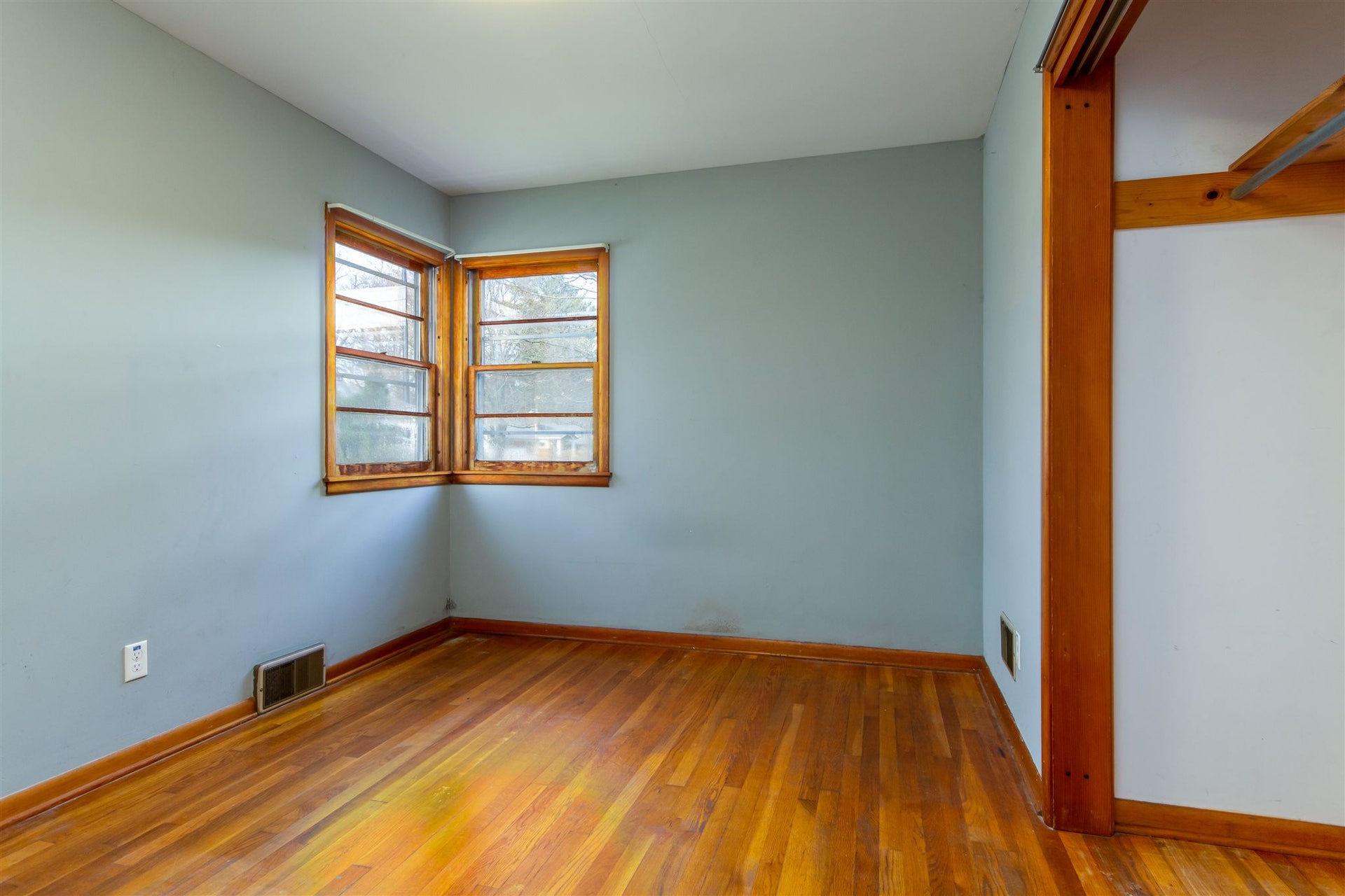 Sold 16 Bittersweet Lane, Burlington, VT 05401 3 Beds / 2 Full Baths