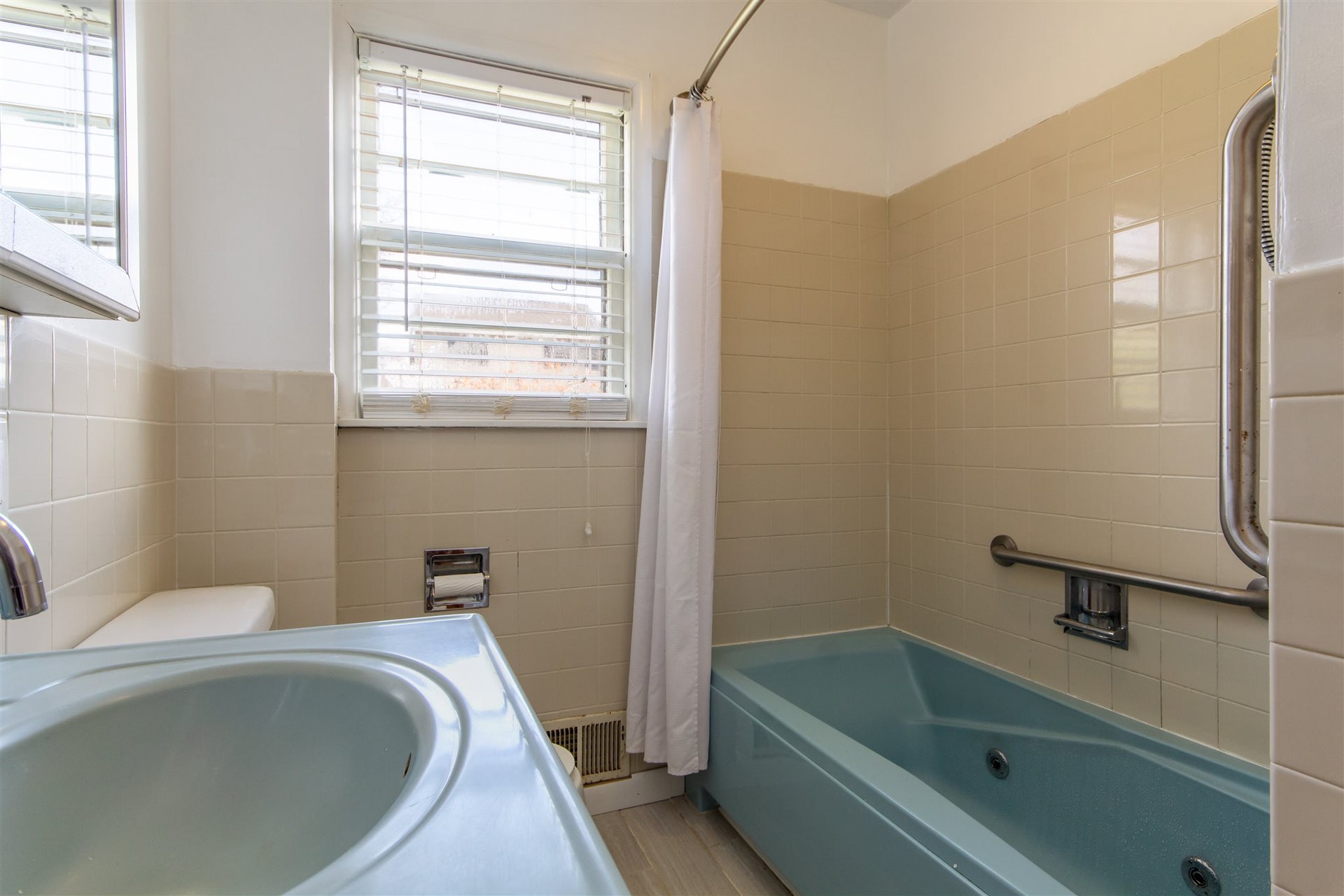 Sold 16 Bittersweet Lane, Burlington, VT 05401 3 Beds / 2 Full Baths