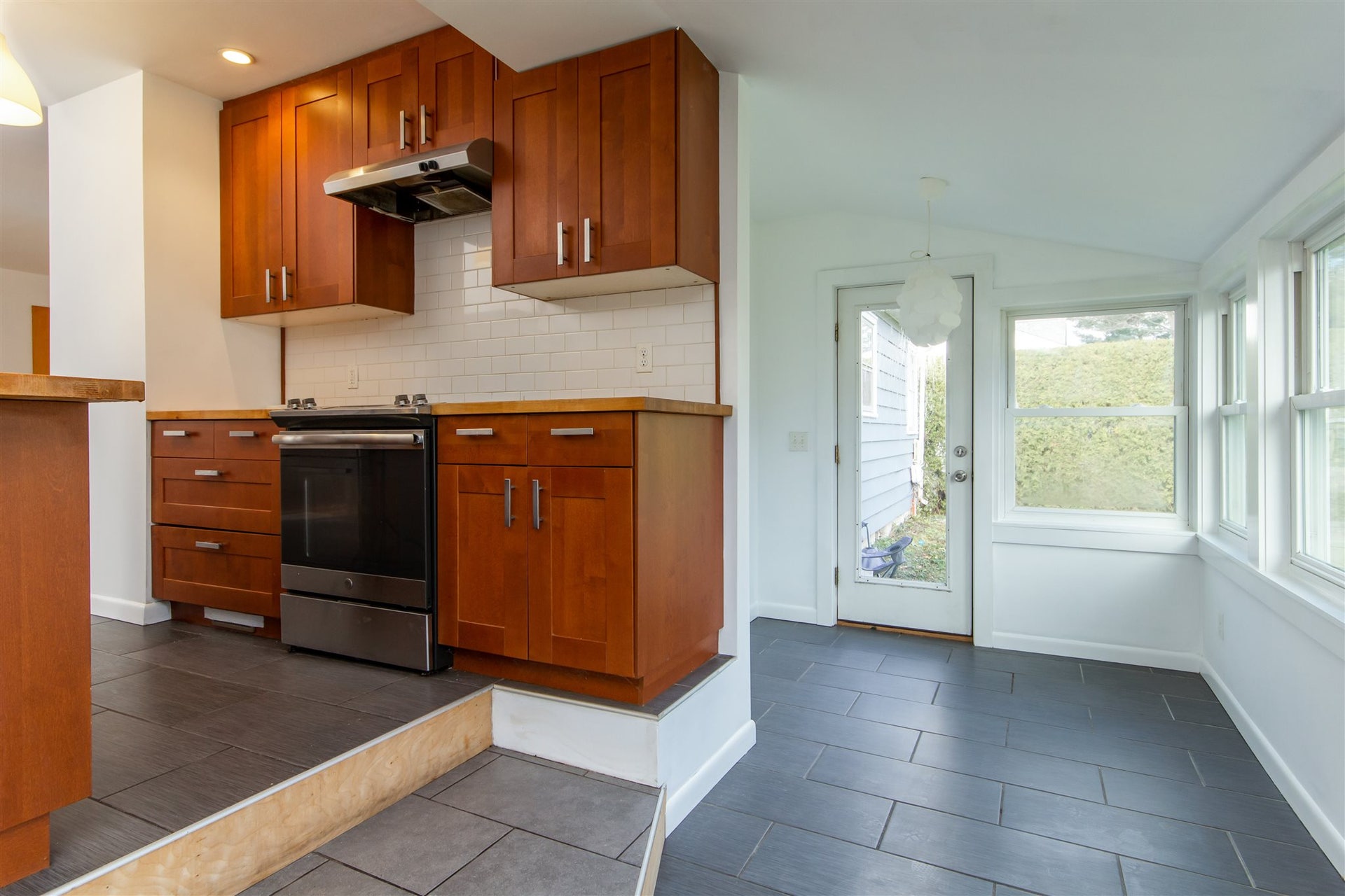 Sold 16 Bittersweet Lane, Burlington, VT 05401 3 Beds / 2 Full Baths