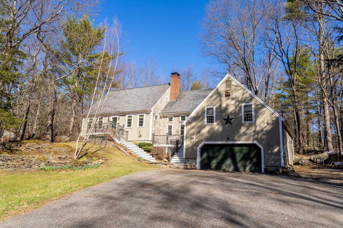 Sold 89 Packers Falls Road, Durham, NH 03824 5 Beds / 2 Full Baths