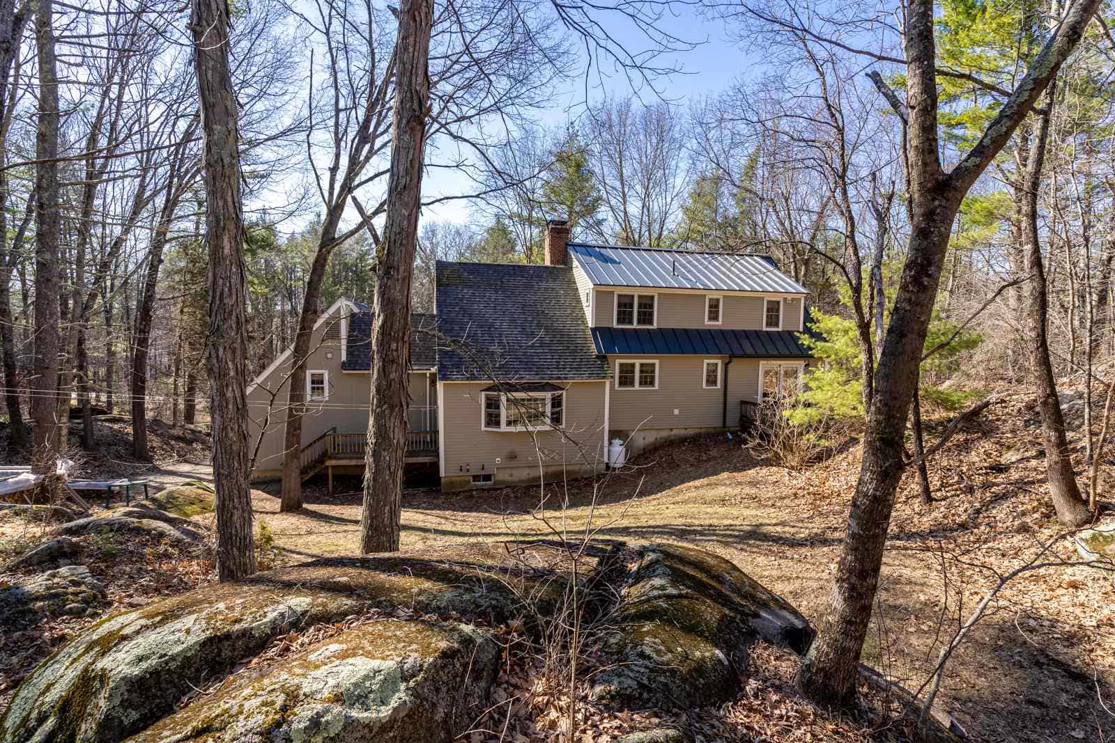 Sold 89 Packers Falls Road, Durham, NH 03824 5 Beds / 2 Full Baths