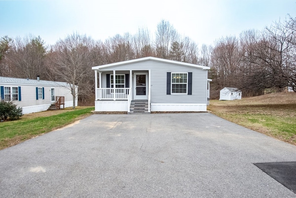 Sold: 29 Pine Hill Mobile Home Park Berwick ME 03901 2 Beds / 1