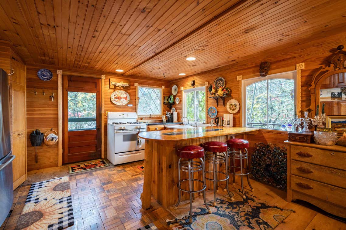 251 North Road, Ferrisburgh, VT 05473 Vermont Real Estate Company